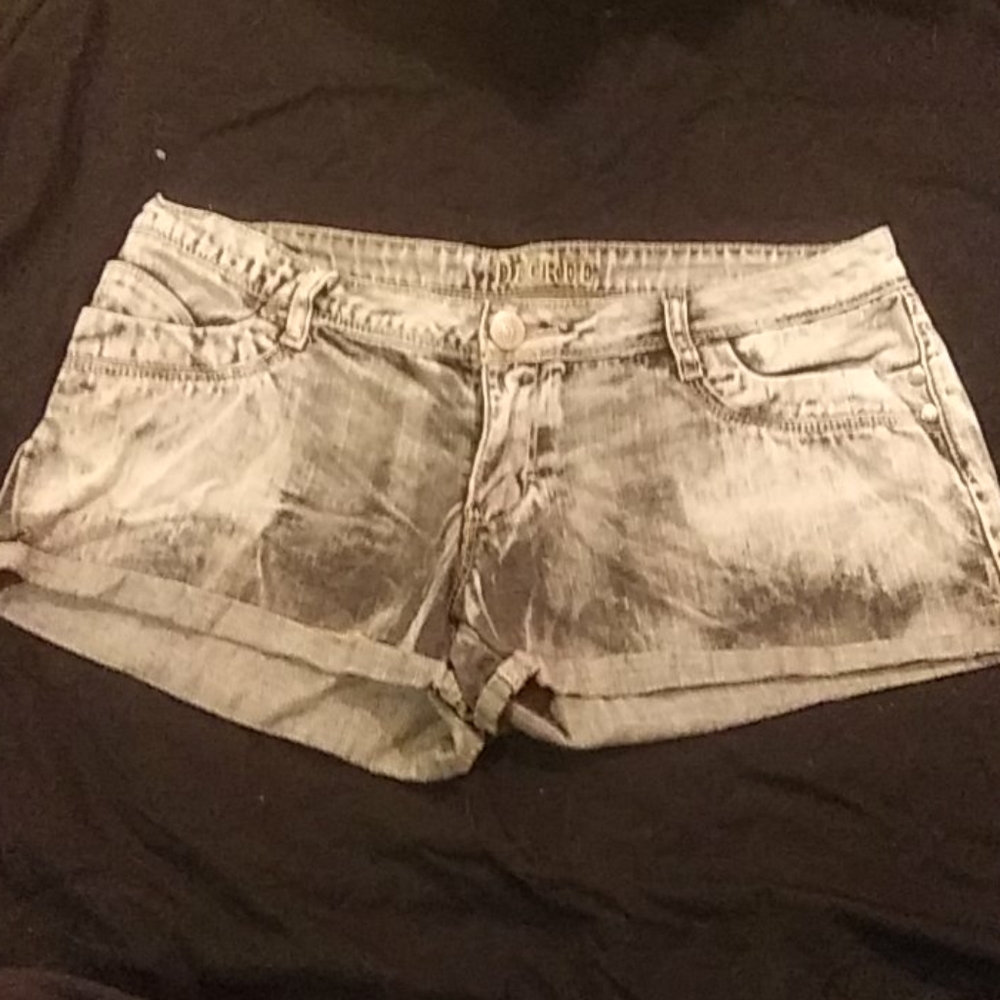 🖤Grey wash Decree Shorts🖤